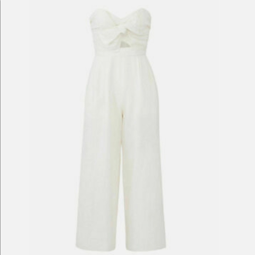 🛑 Astr Linen Sleeveless Jumpsuit